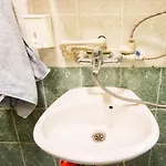 Basic For Up To 5 Guests